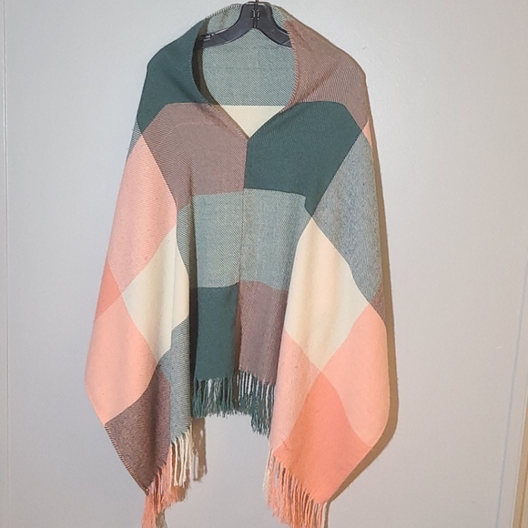 Poncho - Picture 6 of 8